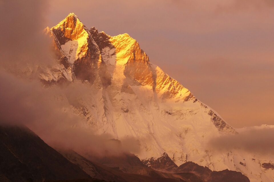 Everest: nuova campagna di pulizia